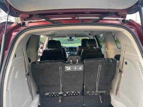 Used 2020 Chrysler Pacifica Touring-L image 16