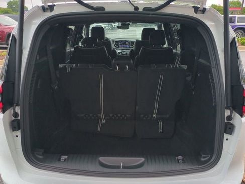 New 2027 Chrysler Pacifica Limited FWD image 13