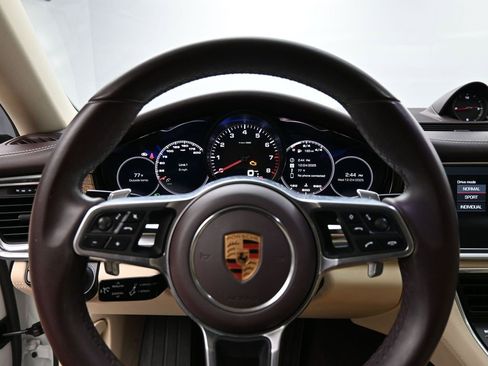 Used 2018 Porsche Panamera 4S image 8
