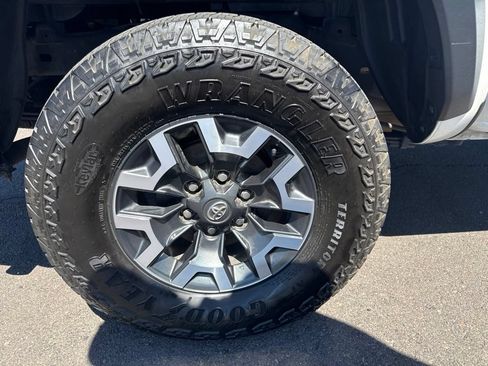 Used 2023 Toyota Tacoma TRD Off-Road w/ Black Out Package (TMS) AWD/4WD image 9