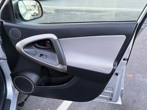 Used 2008 Toyota RAV4 Limited image 29