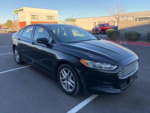 Used 2014 Ford Fusion SE FWD image 2