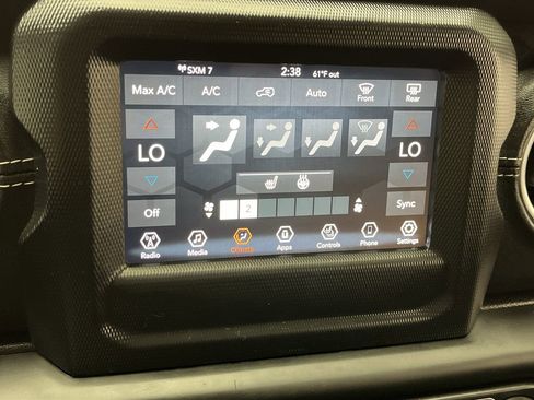 Used 2018 Jeep Wrangler Unlimited Sahara image 17