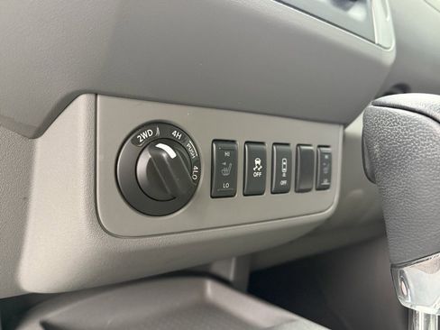 Used 2020 Nissan Frontier SV w/ Midnight Edition Floor Mats image 20