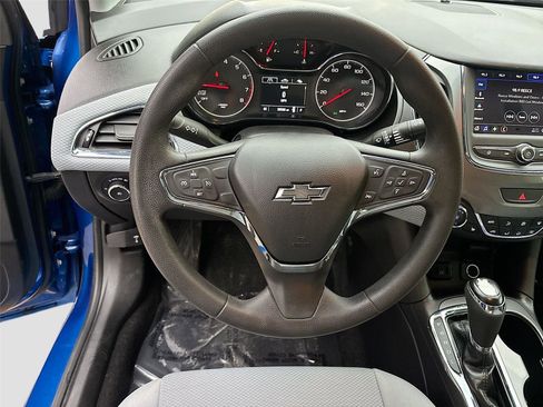 Used 2019 Chevrolet Cruze LT w/ Convenience Package FWD image 11