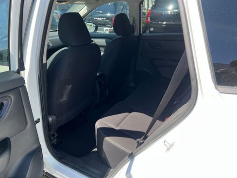 Used 2024 Nissan Rogue S FWD image 31