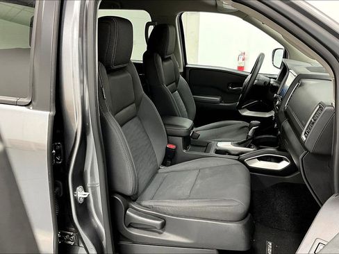 Used 2024 Nissan Frontier SV AWD/4WD image 9