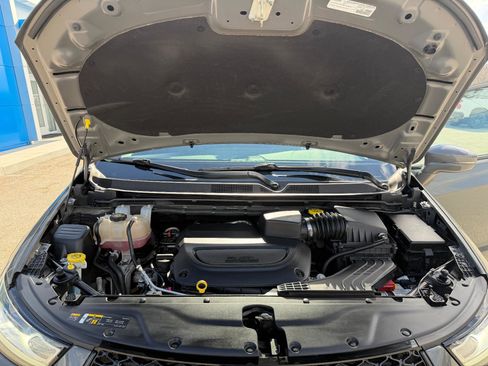 Used 2022 Chrysler Pacifica Touring-L w/ S Appearance Package image 37