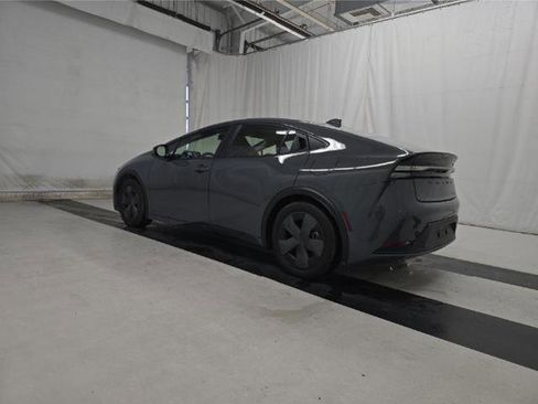 Used 2025 Toyota Prius Plug-In Hybrid image 3
