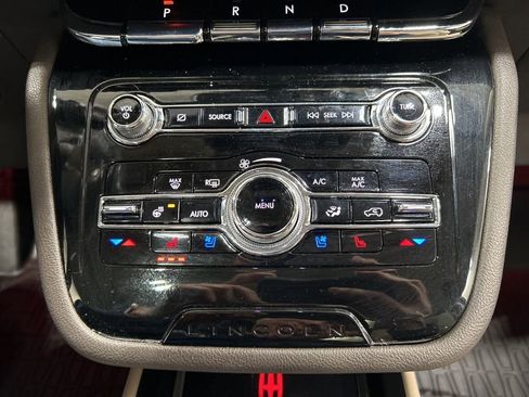 Used 2020 Lincoln Corsair Reserve w/ Appearance Package image 18