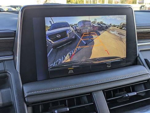 Used 2024 Chevrolet Suburban Premier image 25