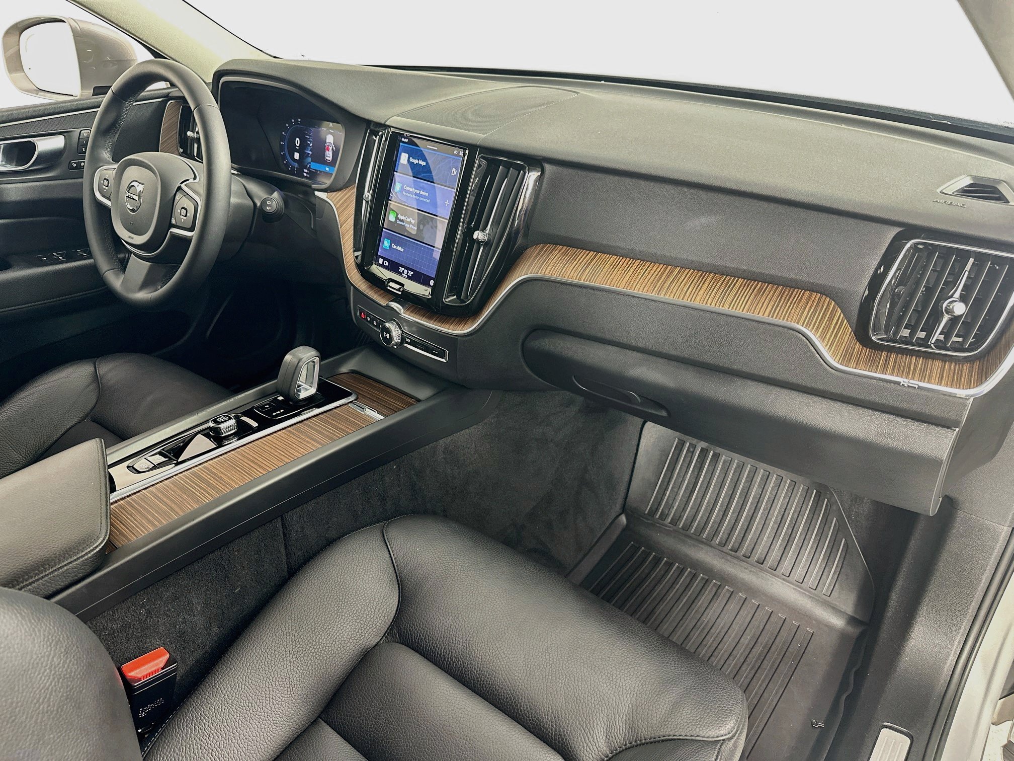 Used 2022 Volvo XC60 B5 Momentum w/ Protection Package Premier FWD image 28