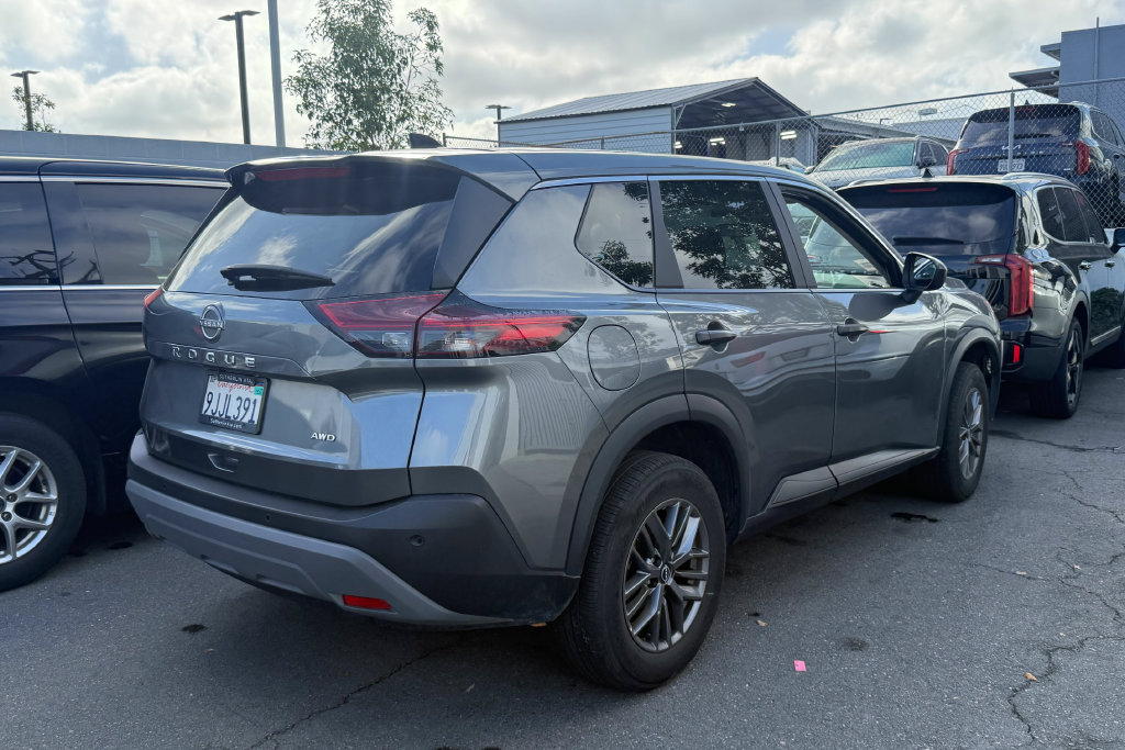 Used 2023 Nissan Rogue S AWD/4WD image 3