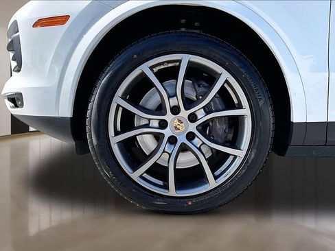 Used 2022 Porsche Cayenne image 32