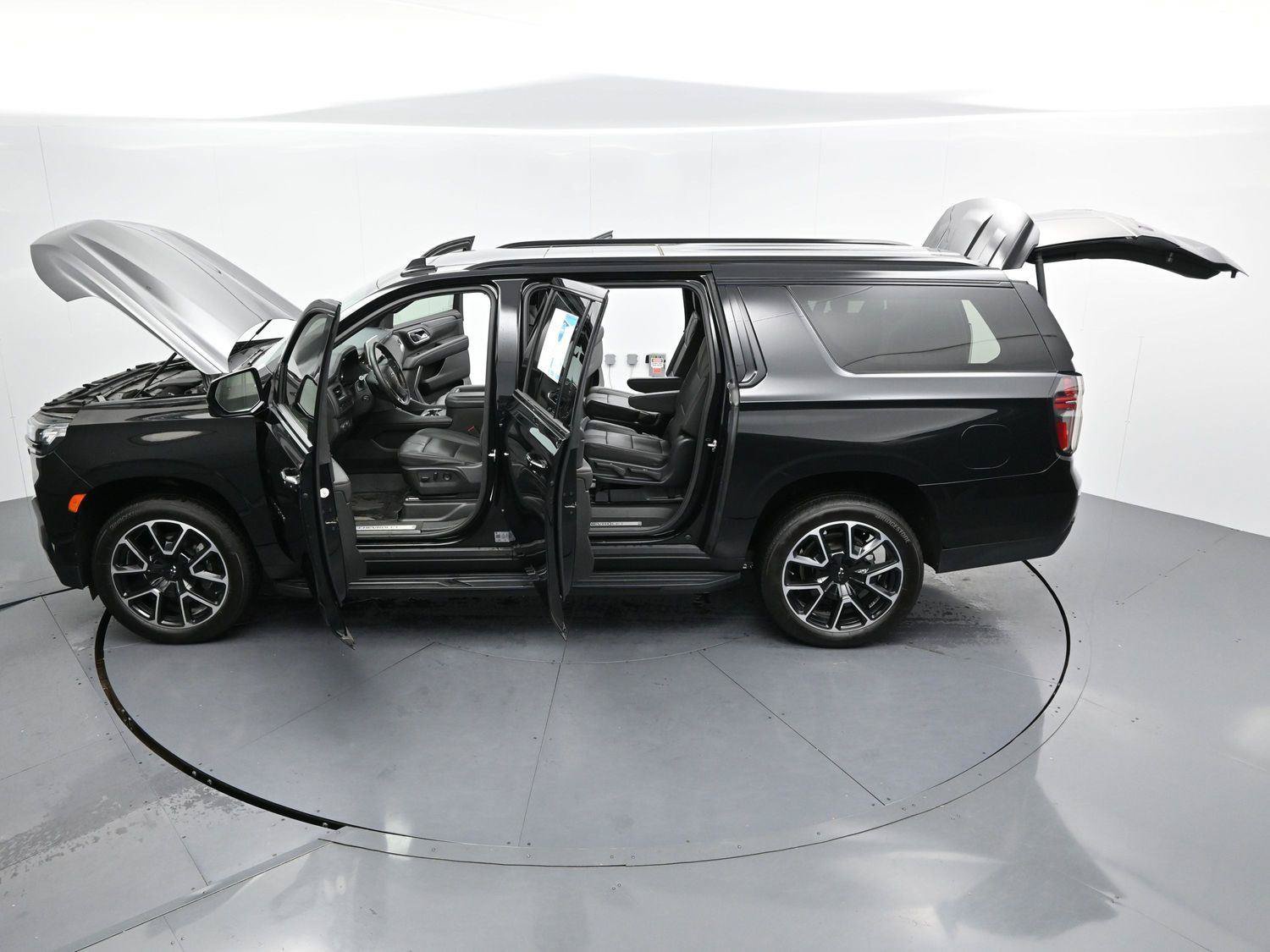 Used 2024 Chevrolet Suburban RST w/ Luxury Package AWD/4WD image 48