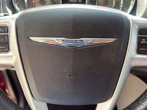 Used 2015 Chrysler Town & Country Touring-L w/ Driver Convenience Group FWD image 11
