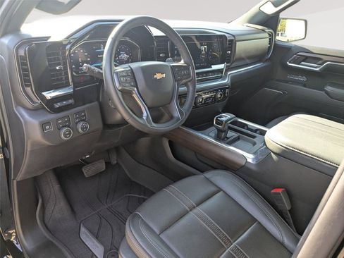 Used 2024 Chevrolet Silverado 1500 High Country w/ Technology Package AWD/4WD image 15