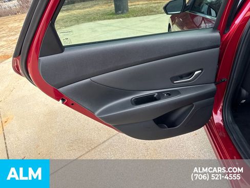 Used 2025 Hyundai Elantra SEL image 24