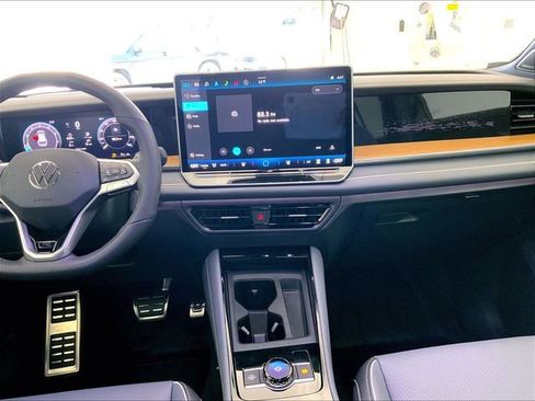 New 2026 Volkswagen Tiguan SEL R-Line image 8