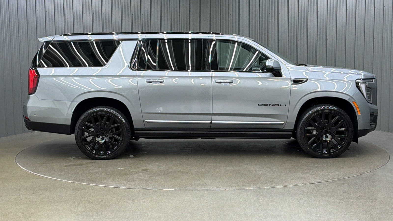 Used 2026 GMC Yukon XL Denali w/ Sun & Power Step Package AWD/4WD image 6