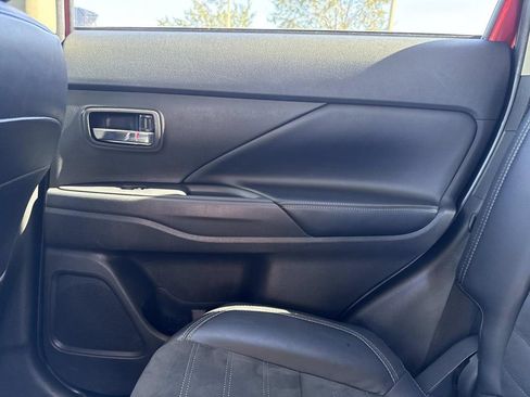 Used 2020 Mitsubishi Outlander SE image 17