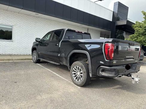 Used 2022 GMC Sierra 1500 AT4 w/ AT4 Premium Package AWD/4WD image 9