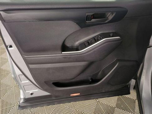 Used 2024 Toyota Highlander LE image 22