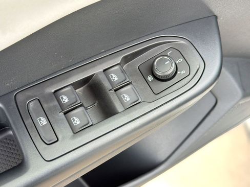 New 2026 Volkswagen Taos SE FWD image 13