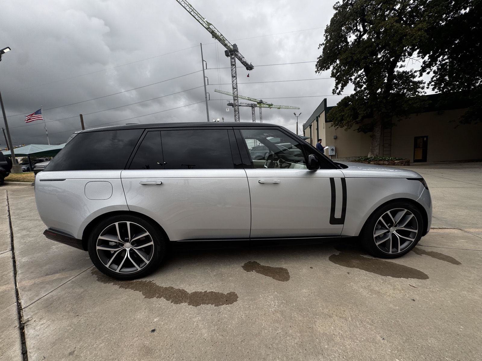 Certified 2025 Land Rover Range Rover Long Wheelbase SE AWD/4WD image 12