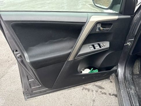 Used 2015 Toyota RAV4 XLE image 17
