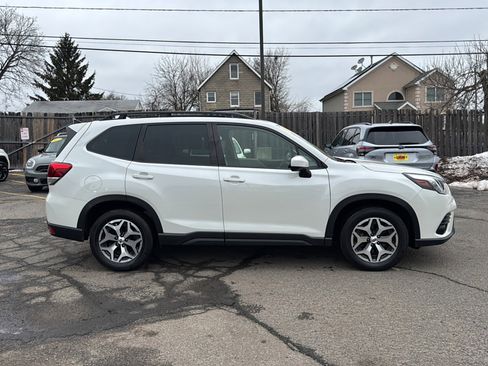 Used 2023 Subaru Forester Premium image 9