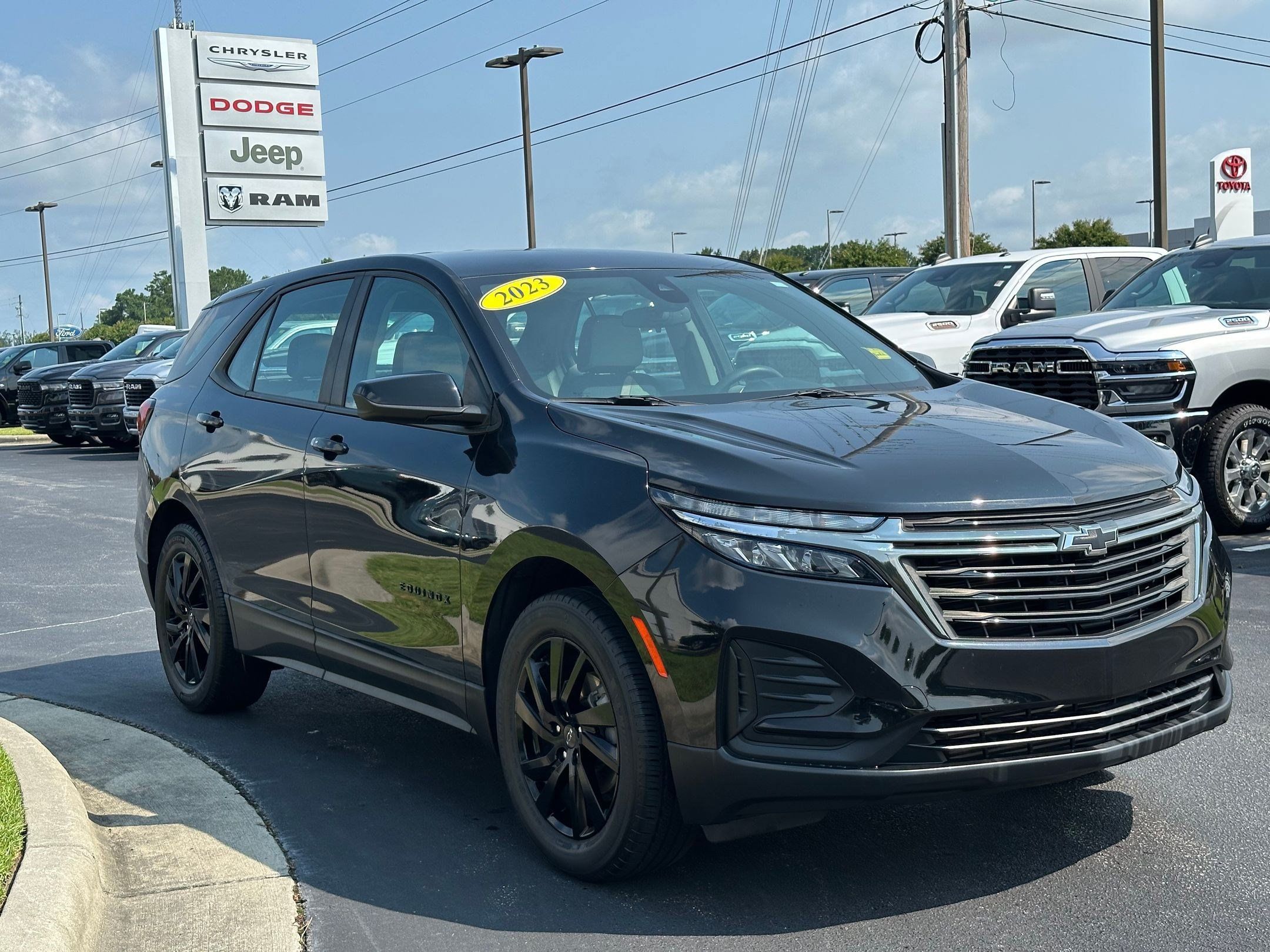 Used 2023 Chevrolet Equinox LS w/ Midnight Edition FWD image 3