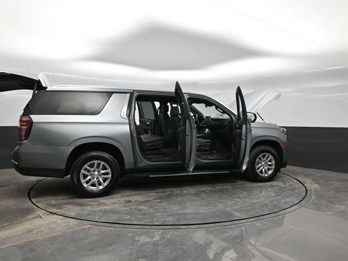 Used 2024 Chevrolet Suburban LT image 39