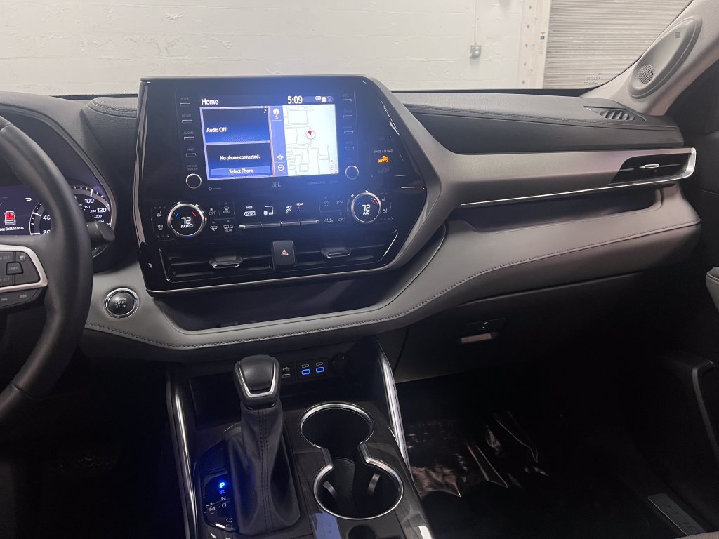 Used 2022 Toyota Highlander Limited FWD image 17
