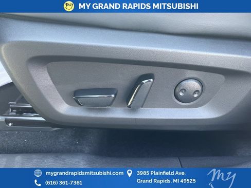 New 2026 Mitsubishi Outlander SE AWD/4WD image 12