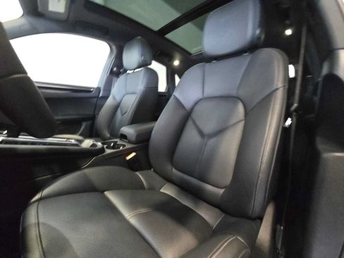 Used 2025 Porsche Macan AWD/4WD image 5