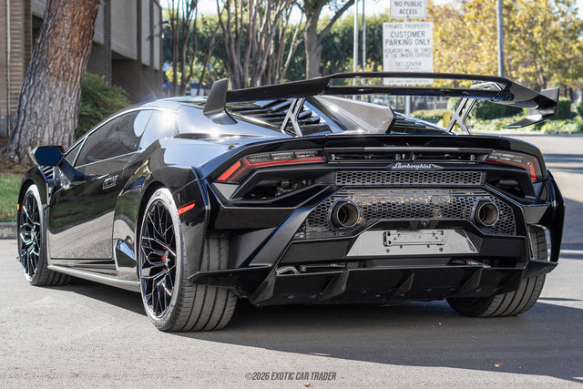 Used 2021 Lamborghini Huracan STO RWD image 5