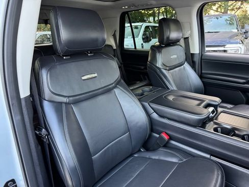Used 2025 Ford Expedition Platinum AWD/4WD image 23