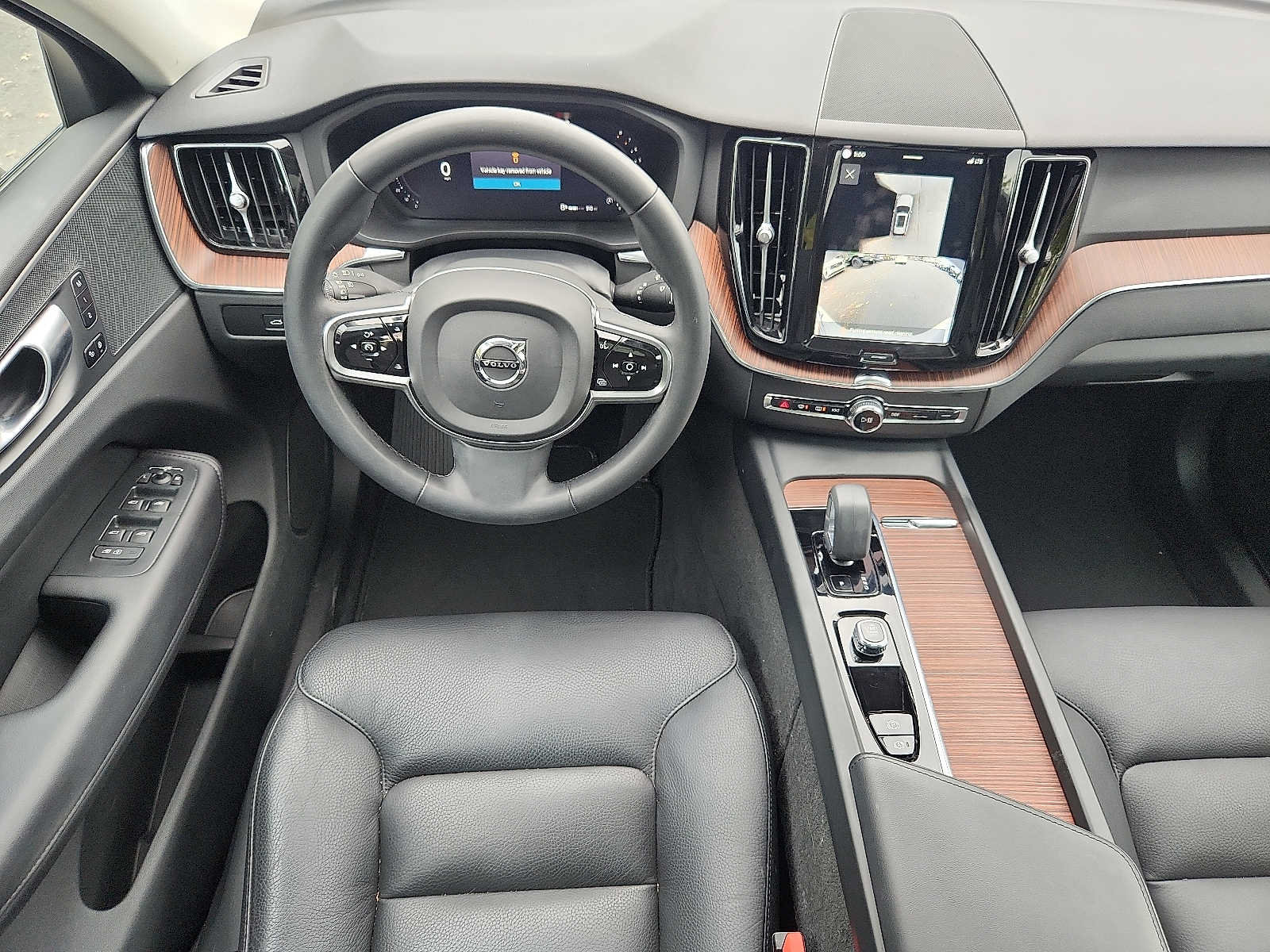 Used 2024 Volvo XC60 B5 Plus AWD/4WD image 11