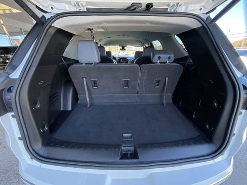 Used 2021 Chevrolet Traverse Premier image 25
