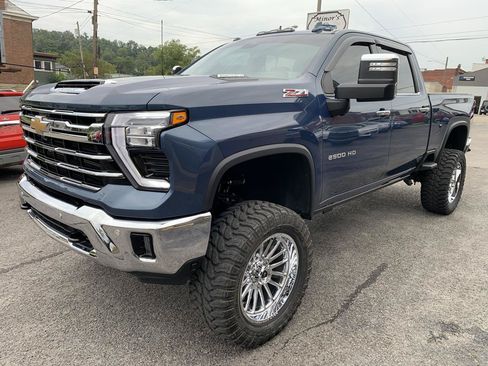 Used 2024 Chevrolet Silverado 2500 LTZ w/ LTZ Premium Package AWD/4WD image 2