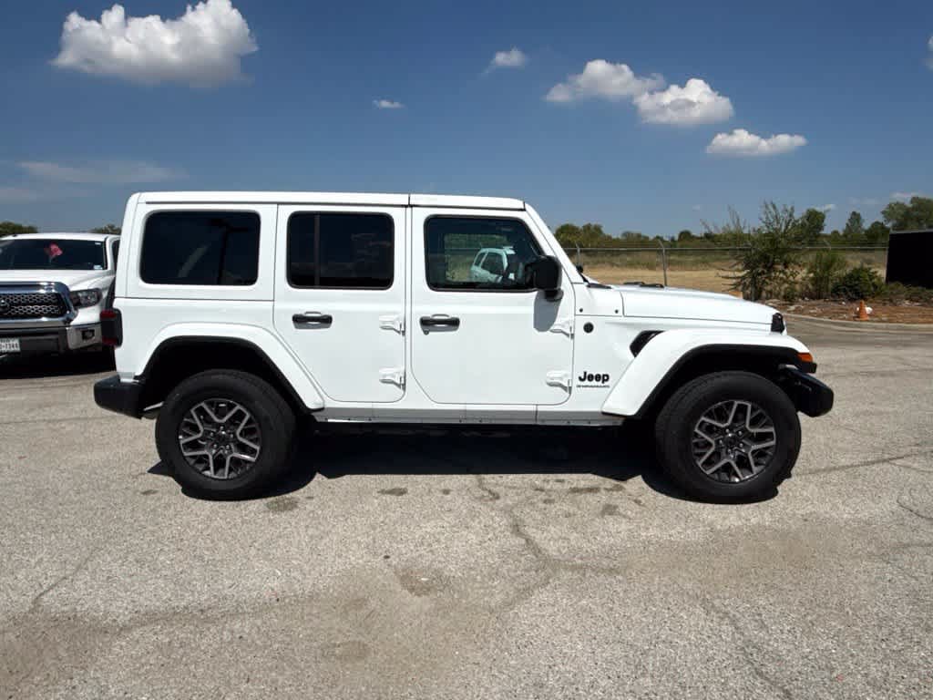 Used 2025 Jeep Wrangler Unlimited Sahara AWD/4WD image 6
