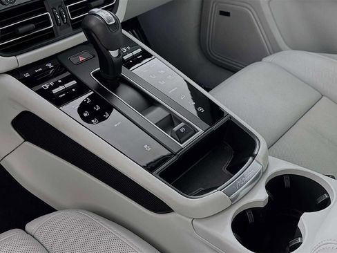 Certified 2026 Porsche Macan AWD/4WD image 20