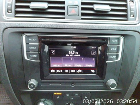 Used 2018 Volkswagen Jetta Wolfsburg Edition image 16