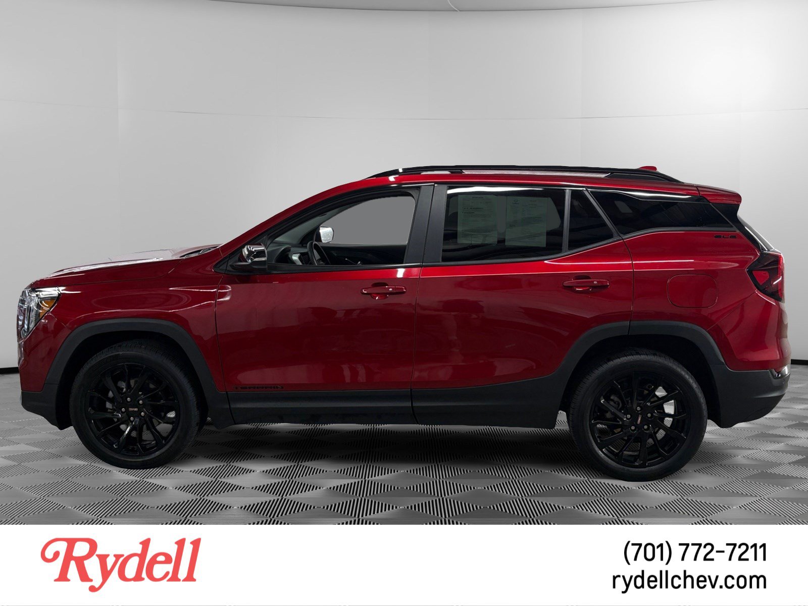 Used 2024 GMC Terrain SLE w/ Driver Convenience Package AWD/4WD image 2