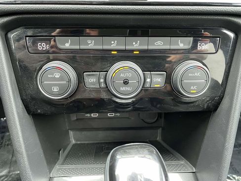 Used 2024 Volkswagen Taos SE image 40