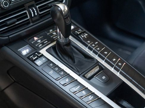 Certified 2020 Porsche Macan AWD/4WD image 21