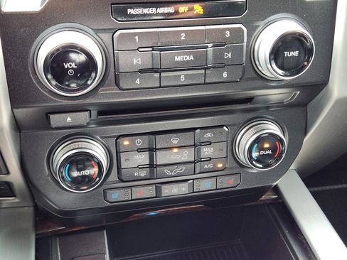 Used 2017 Ford F150 Platinum w/ Equipment Group 701A Luxury image 18