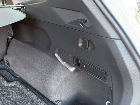 Used 2023 Volkswagen Tiguan SE R-Line image 35