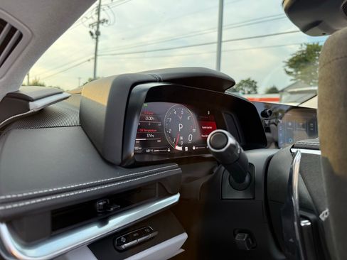 Used 2024 Chevrolet Corvette Stingray Premium Conv w/ Z51 Performance Package image 21